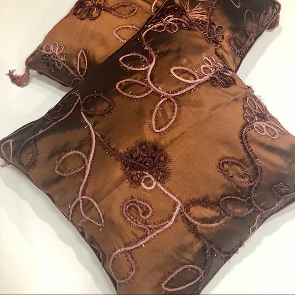 NWOT Embroidery Pair of Cushion Cover - Picture 1 of 4